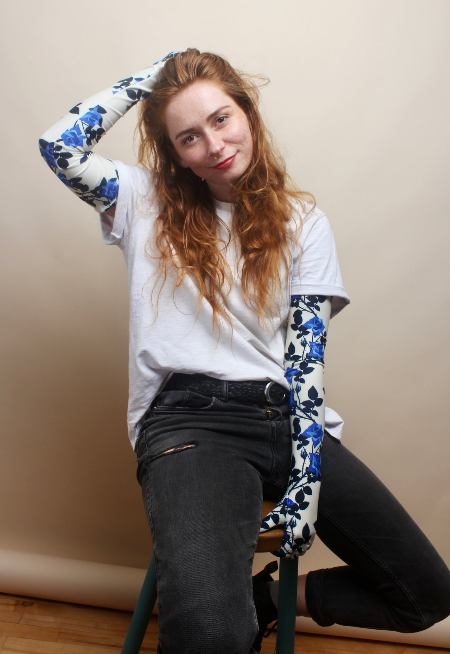 Blue Roses Gloves