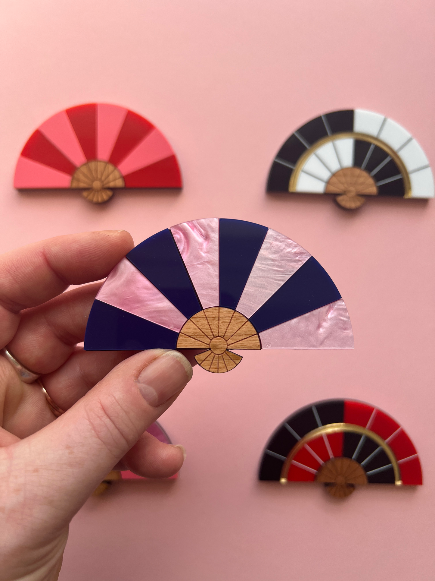 Fan brooch - Blue / Pink Marble Stripe