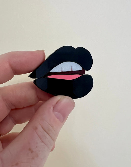 Black lips brooch