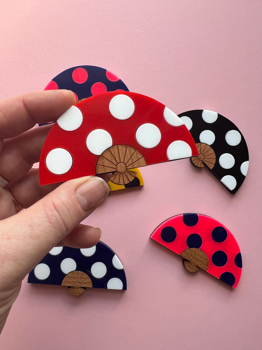 Fan brooch - red / white polka